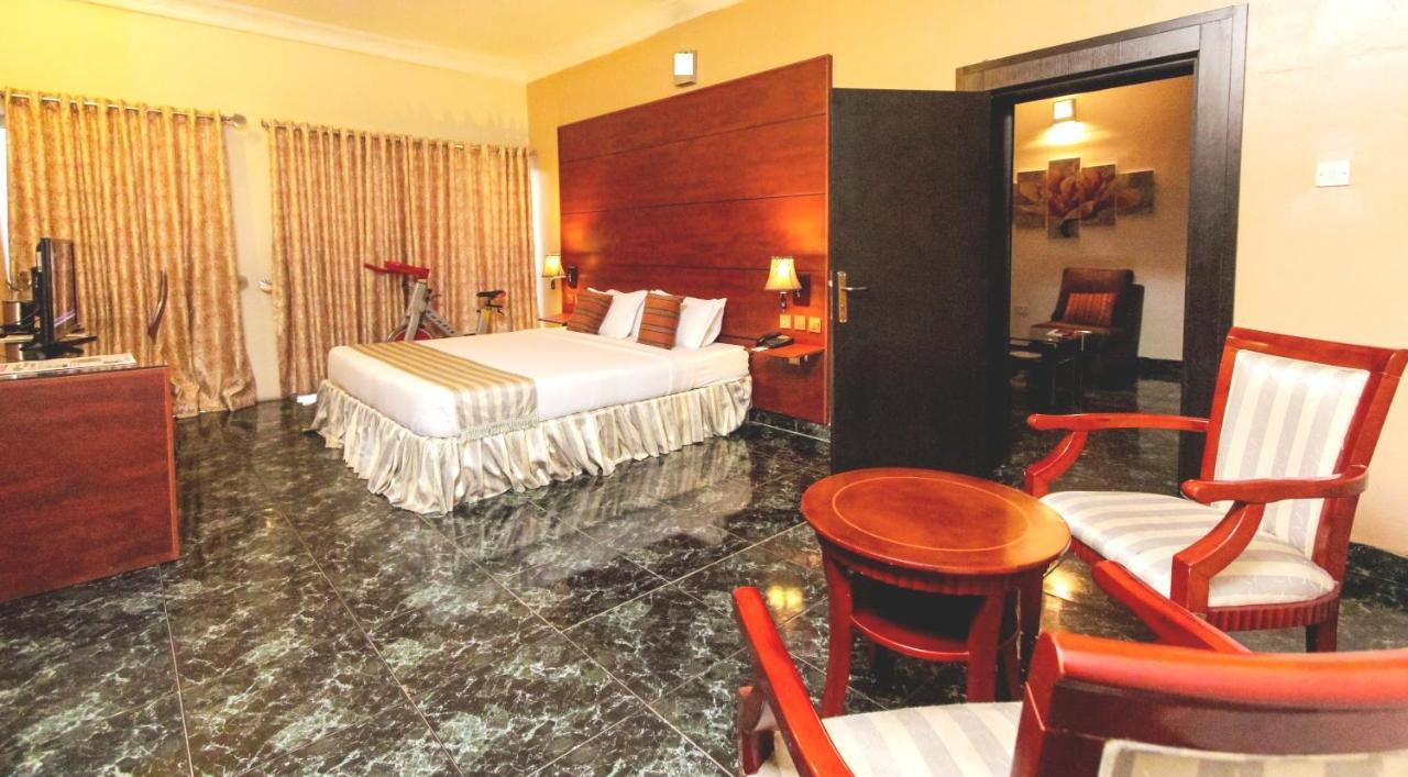 Sunfit - Fitness, Spa, Accommodation Aliayabiagba Kültér fotó