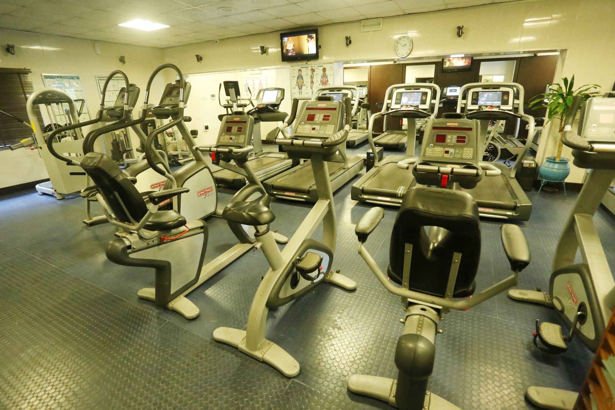 Sunfit - Fitness, Spa, Accommodation Aliayabiagba Kültér fotó